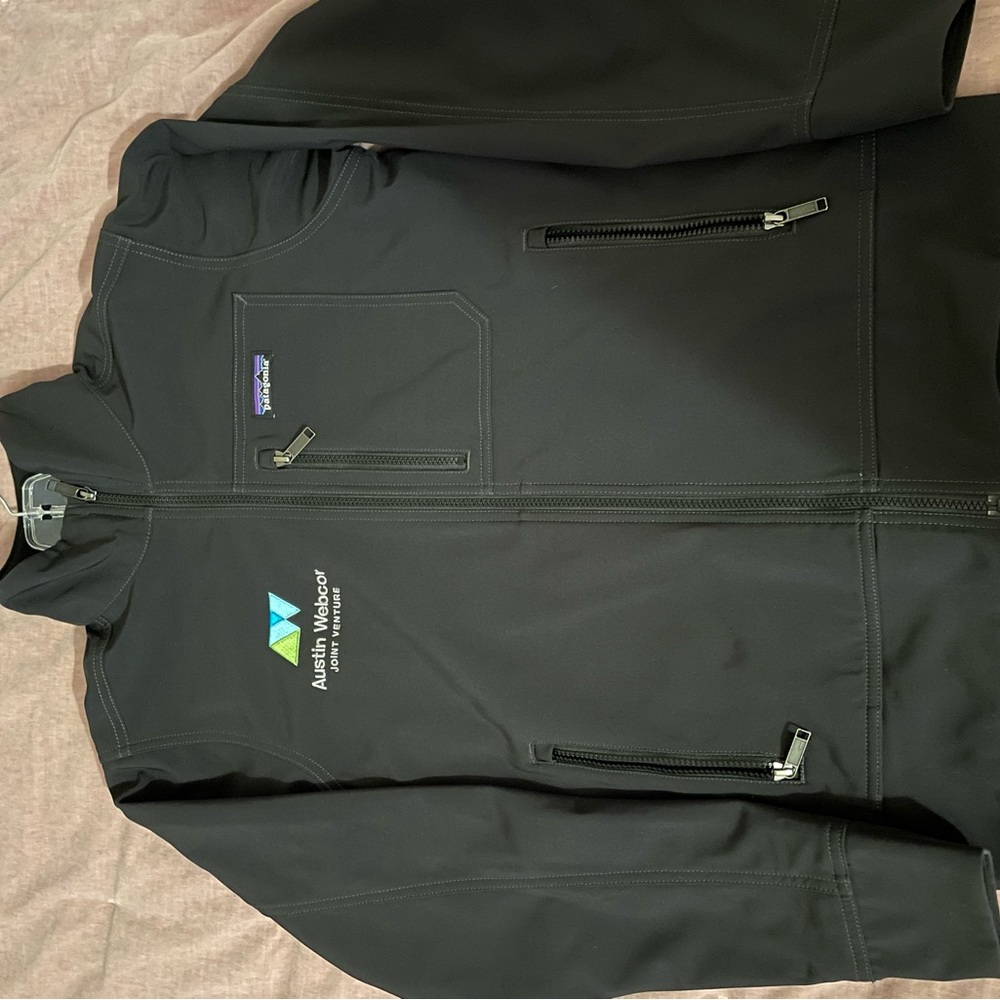Black Patagonia Softshell Jacket - Picture 7 of 8